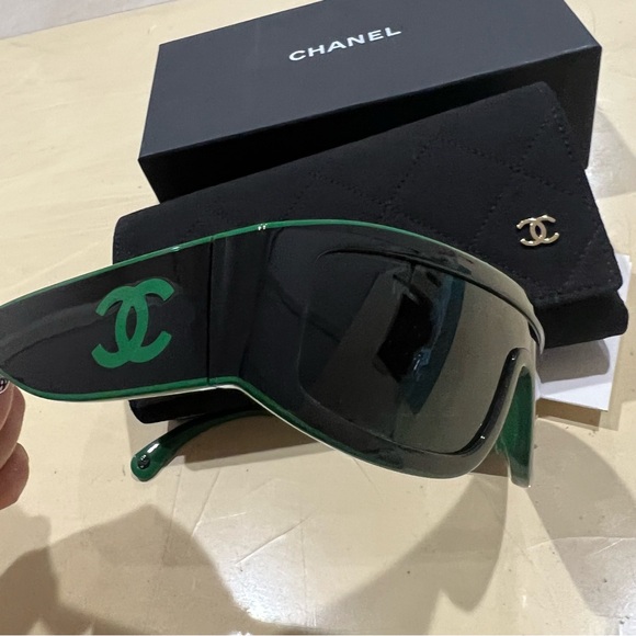 Chanel Shield sunglasses - 6057 w/case - Picture 7 of 12